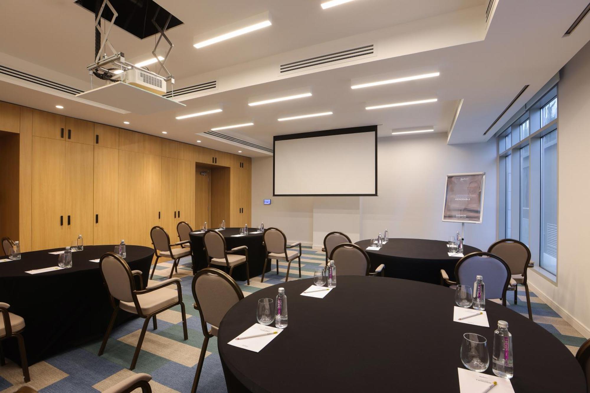 Radisson Hotel & Residence Riyadh Olaya エクステリア 写真
