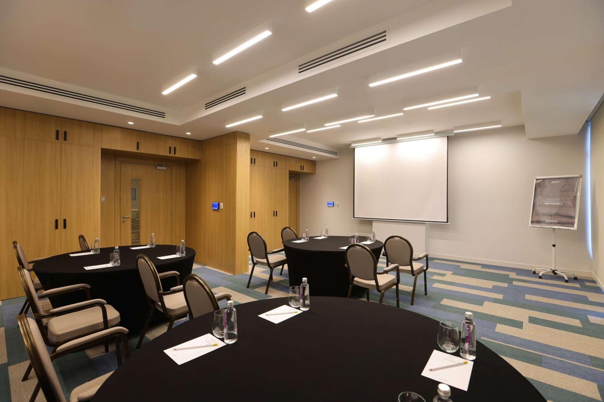 Radisson Hotel & Residence Riyadh Olaya エクステリア 写真
